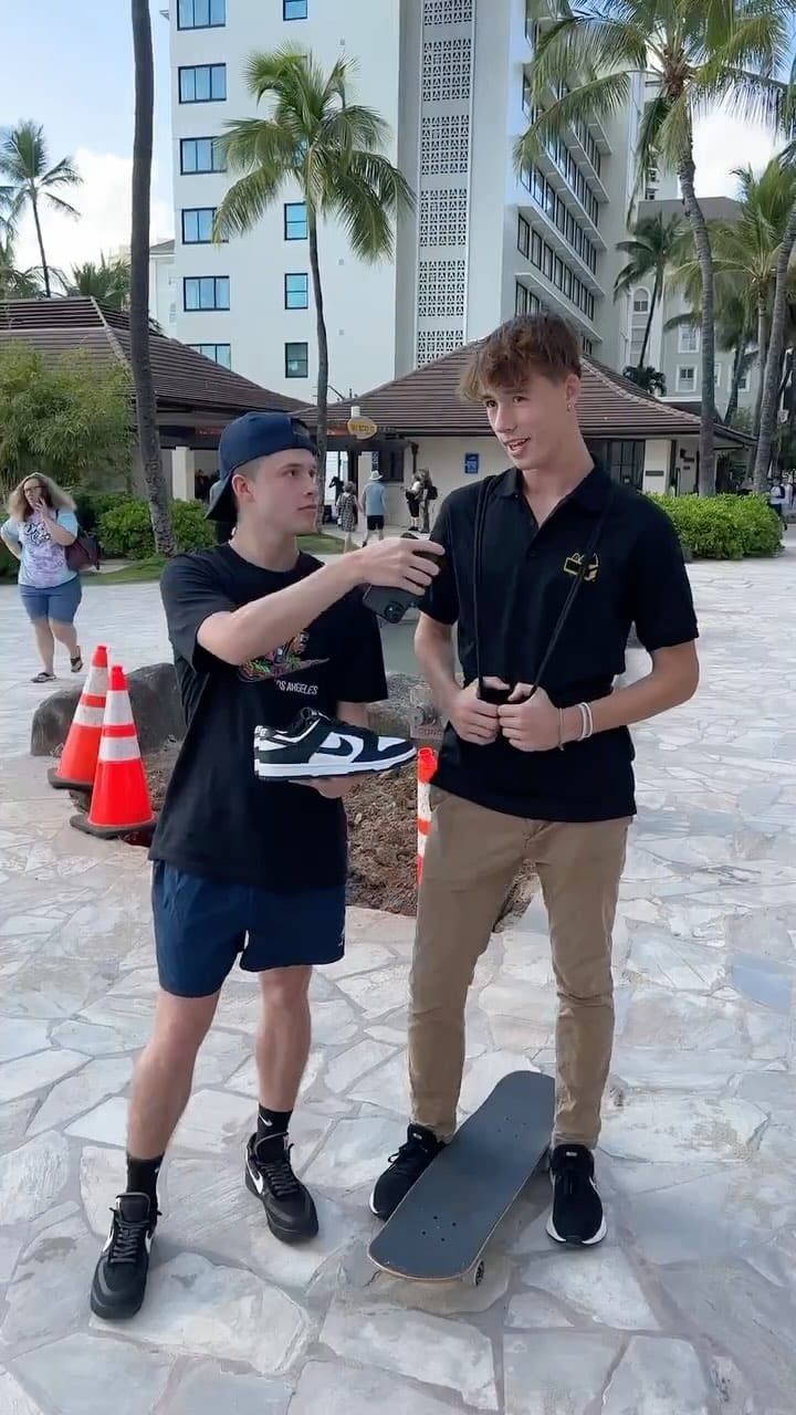 Post 5 by SneakersManiac on Instagram (video)
