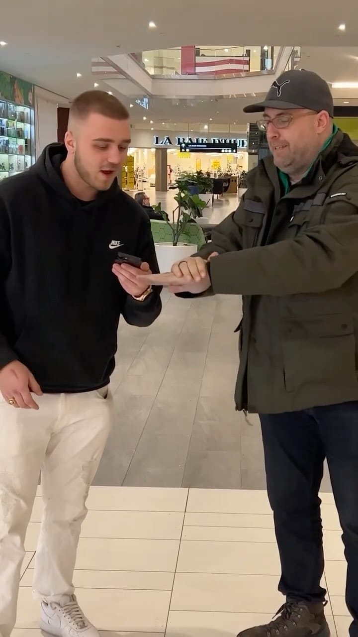 Post 6 by SneakersManiac on Instagram (video)