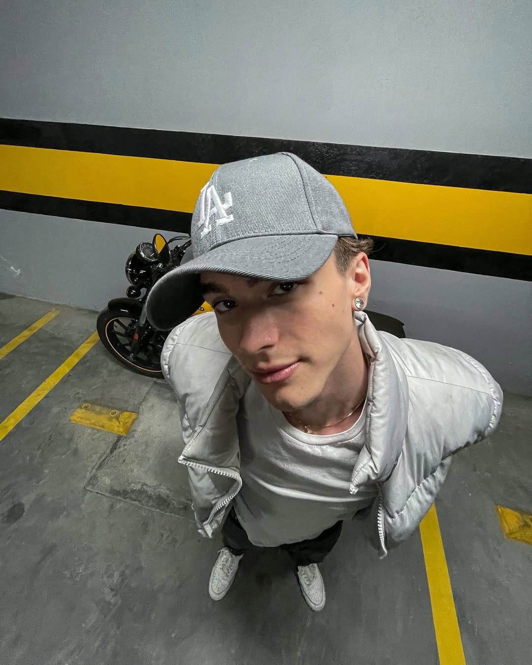 Post 9 by 𝐃𝐀𝐍 𝐁𝐀𝐑𝐓𝐋𝐄𝐓𝐓 on Instagram (carousel)