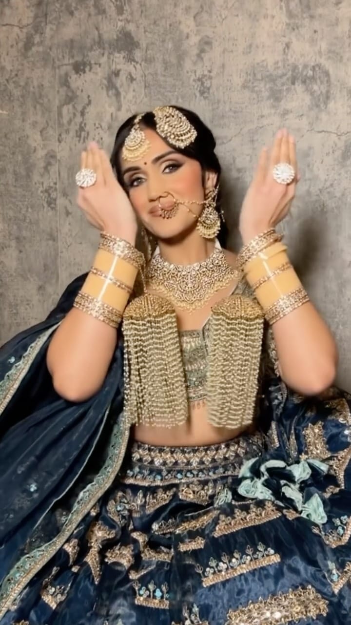 Post 5 by Kashika Maini | VANCOUVER MAKEUP ARTIST 🇮🇳 🇨🇦 on Instagram (video)