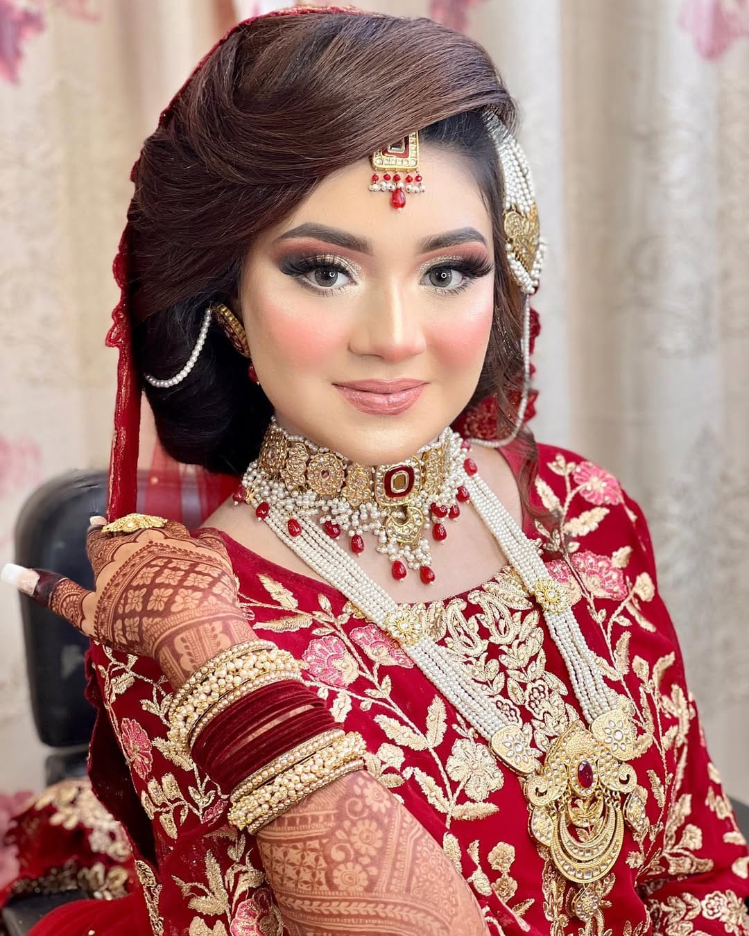 Post 8 by Manami Elahi -makeup artistry on Instagram (carousel)