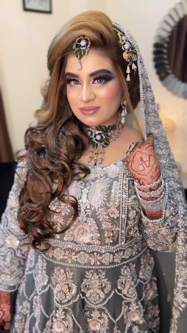 Post 2 by Manami Elahi -makeup artistry on Instagram (video)