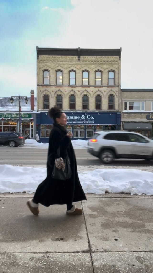 Post 4 by neob lavender on Instagram (video)