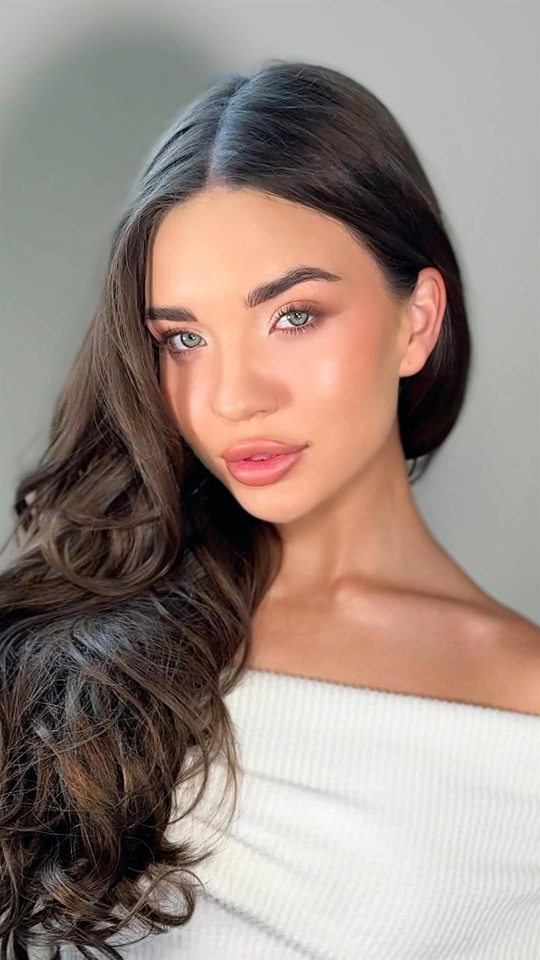 Post 10 by Taylor Christie • Winnipeg | Calgary | Destination Makeup Artist on Instagram (video)
