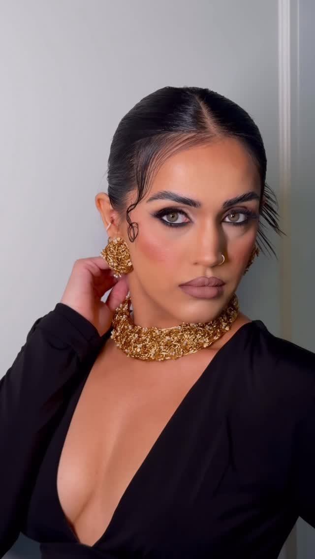Post 3 by 𝓡𝓘𝓣𝓘𝓚𝓐 𝓚𝓤𝓜𝓐𝓡 on Instagram (video)