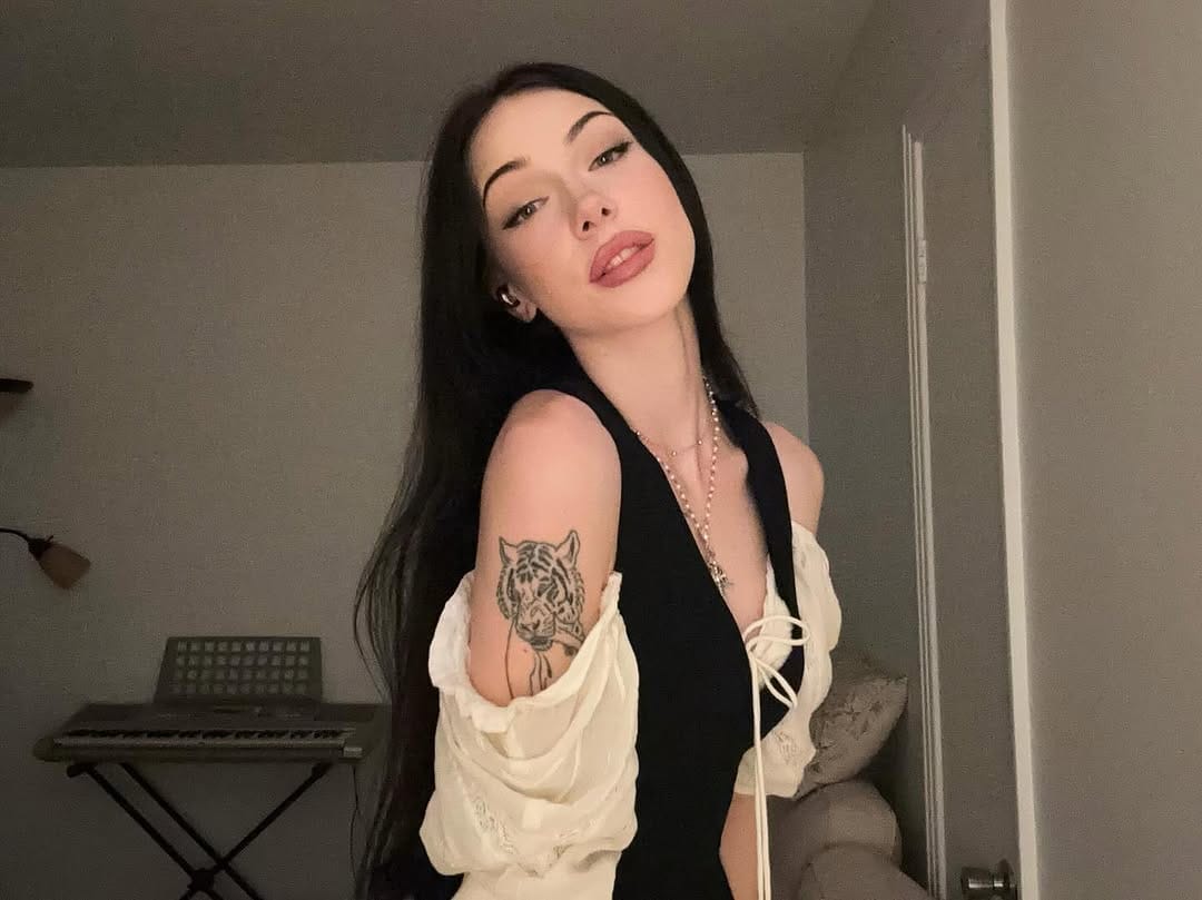 Post 8 by 𝑨𝑹𝑰𝑬𝑳𝑳𝑬 on Instagram (carousel)