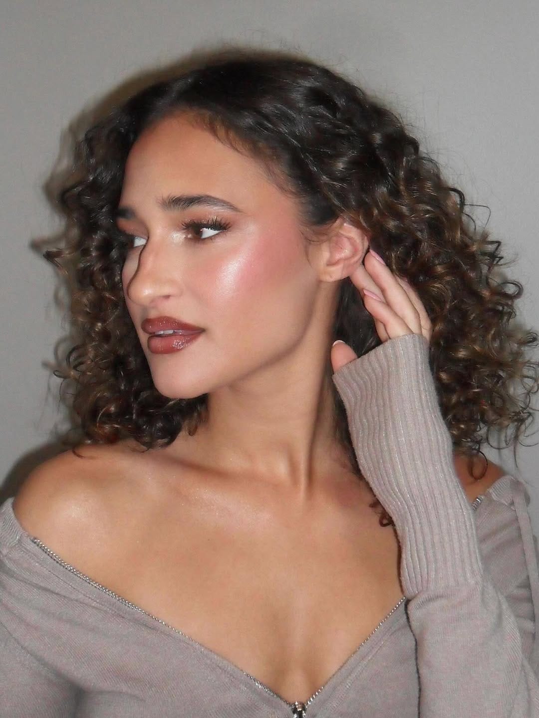 Post 6 by 𝑨𝑹𝑰𝑬𝑳𝑳𝑬 on Instagram (carousel)