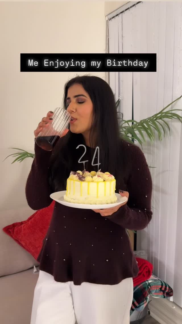Post 7 by Srishty Sehgal | Makeup Artist | Content Creator on Instagram (video)