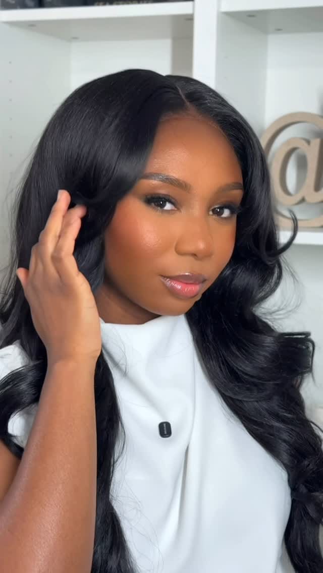Post 6 by Toronto Soft Glam Makeup Artist on Instagram (video)