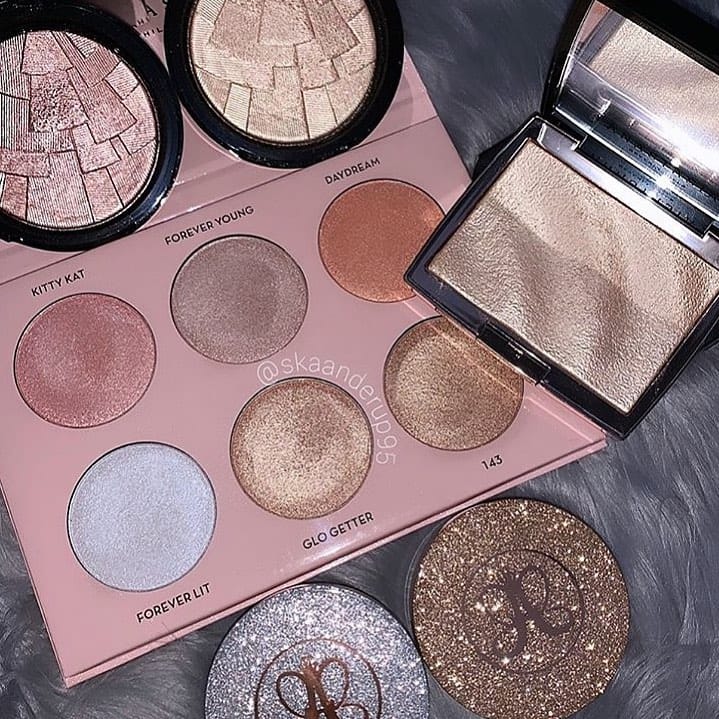 Post 4 by Makeup Addict💄 on Instagram (image)