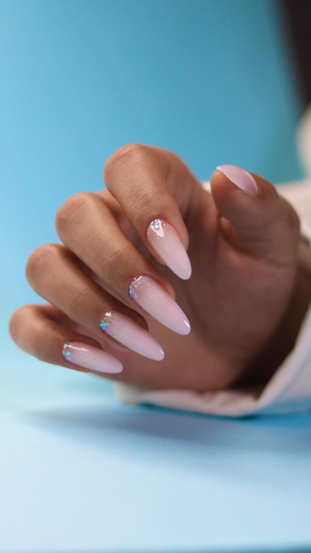 Post 3 by Anahita Mousavi | nail technician on Instagram (video)