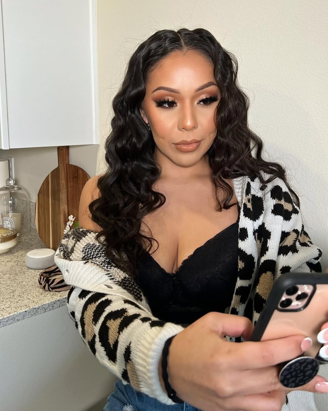 Post 5 by Makeup Artist on Instagram (image)