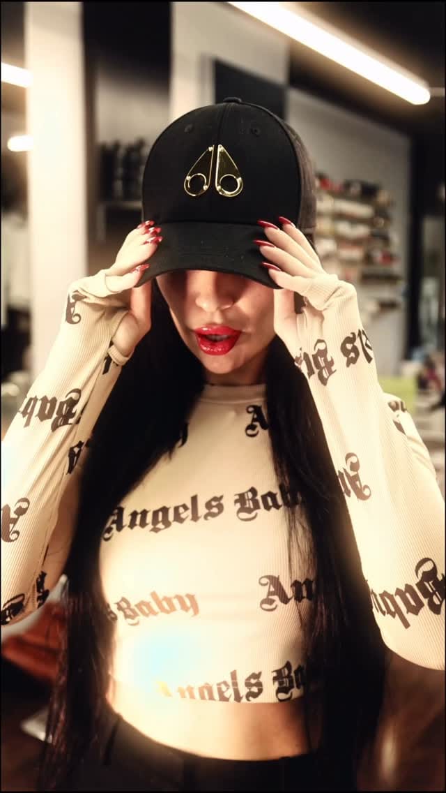 Post 2 by VAN MEN’S CLUB on Instagram (video)