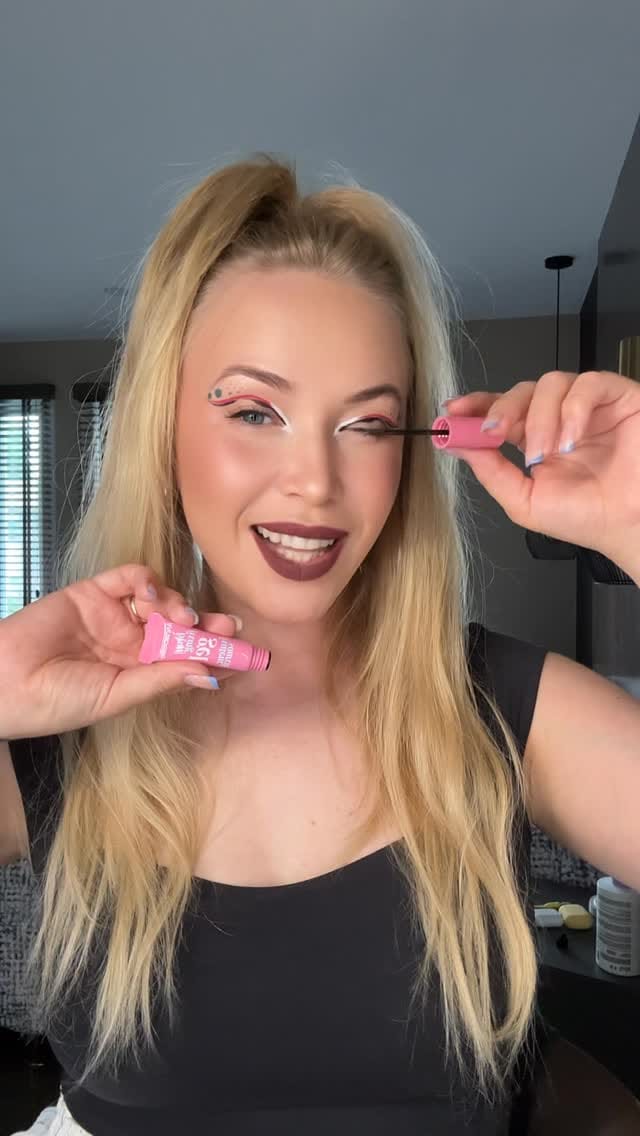 Post 8 by 𝙰𝚁𝙸𝙽𝙰 𝚂𝙾𝙻𝙾 | 𝙼𝙾𝙽𝚃𝚁𝙴𝙰𝙻 𝙼𝙰𝙺𝙴𝚄𝙿 𝙰𝚁𝚃𝙸𝚂𝚃 on Instagram (video)