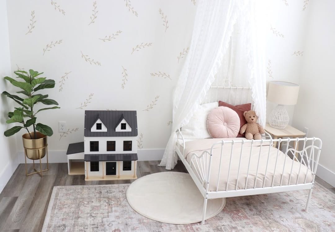 Post 8 by Cover These Walls on Instagram (image)