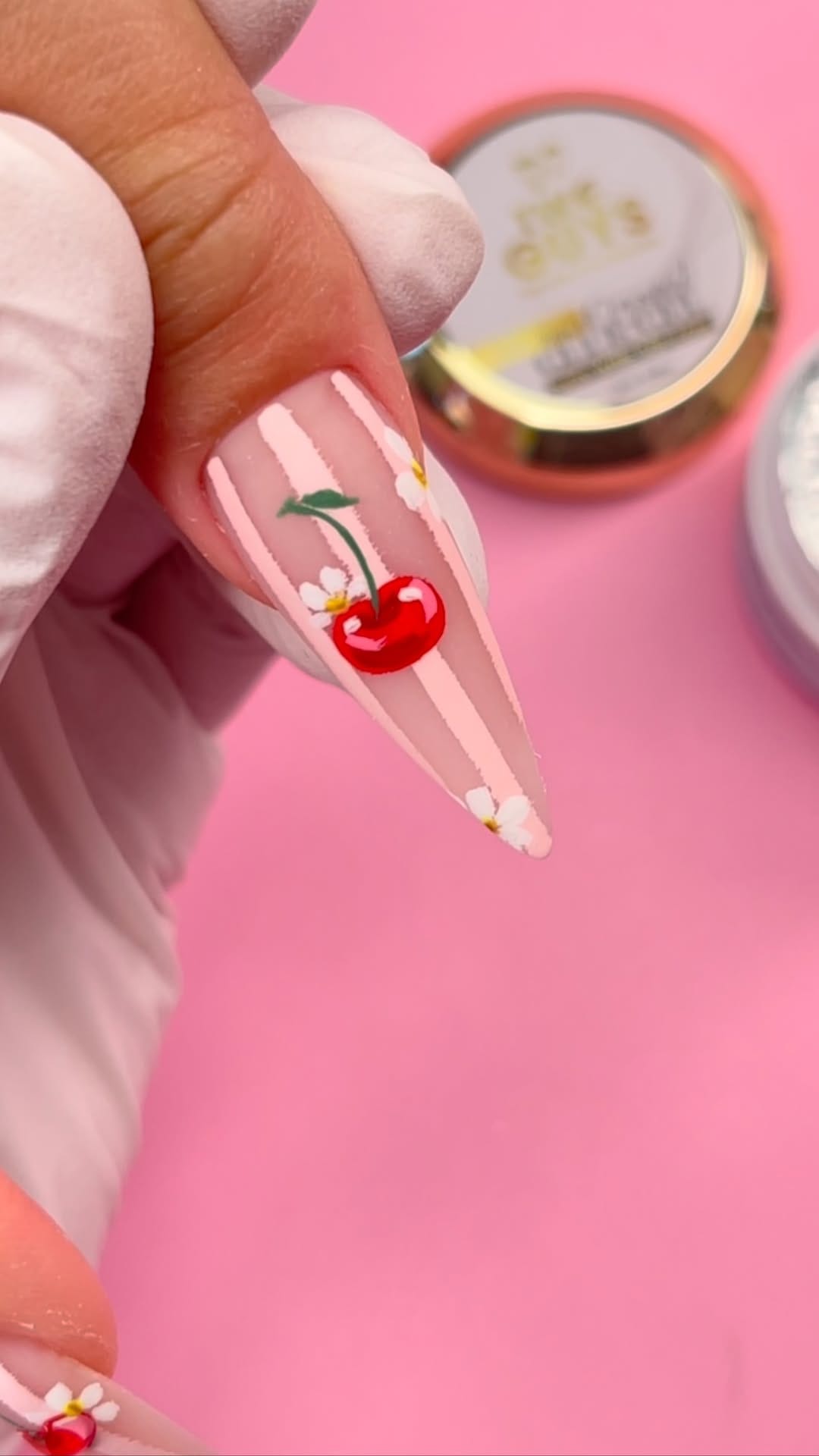 Post 6 by I'm HELEN  - Ngoc Phuong Duyen Nguyen📍Edmonton, Canada on Instagram (video)