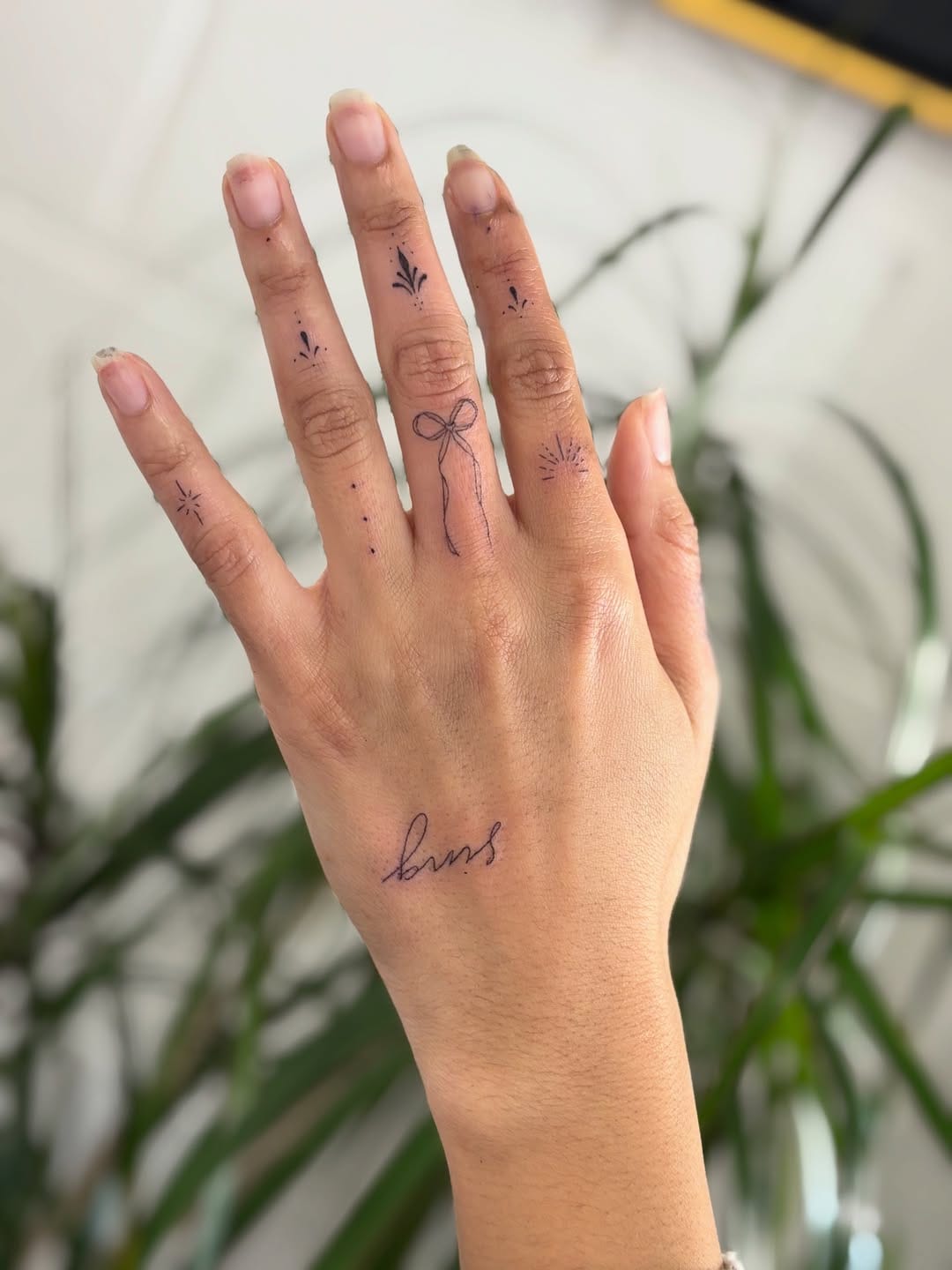 Post 1 by 𝕶𝖎𝖒𝖇𝖊𝖗𝖑𝖞 𝕷𝖔𝖕𝖊𝖟 🇸🇻🇨🇦 on Instagram (carousel)