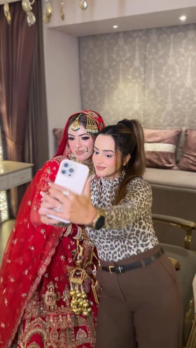Post 2 by Divya on Instagram (video)