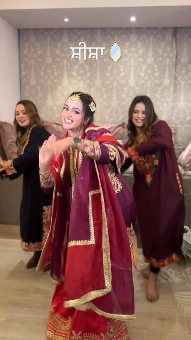 Post 4 by Divya on Instagram (video)