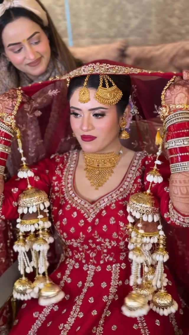 Post 6 by Divya on Instagram (video)