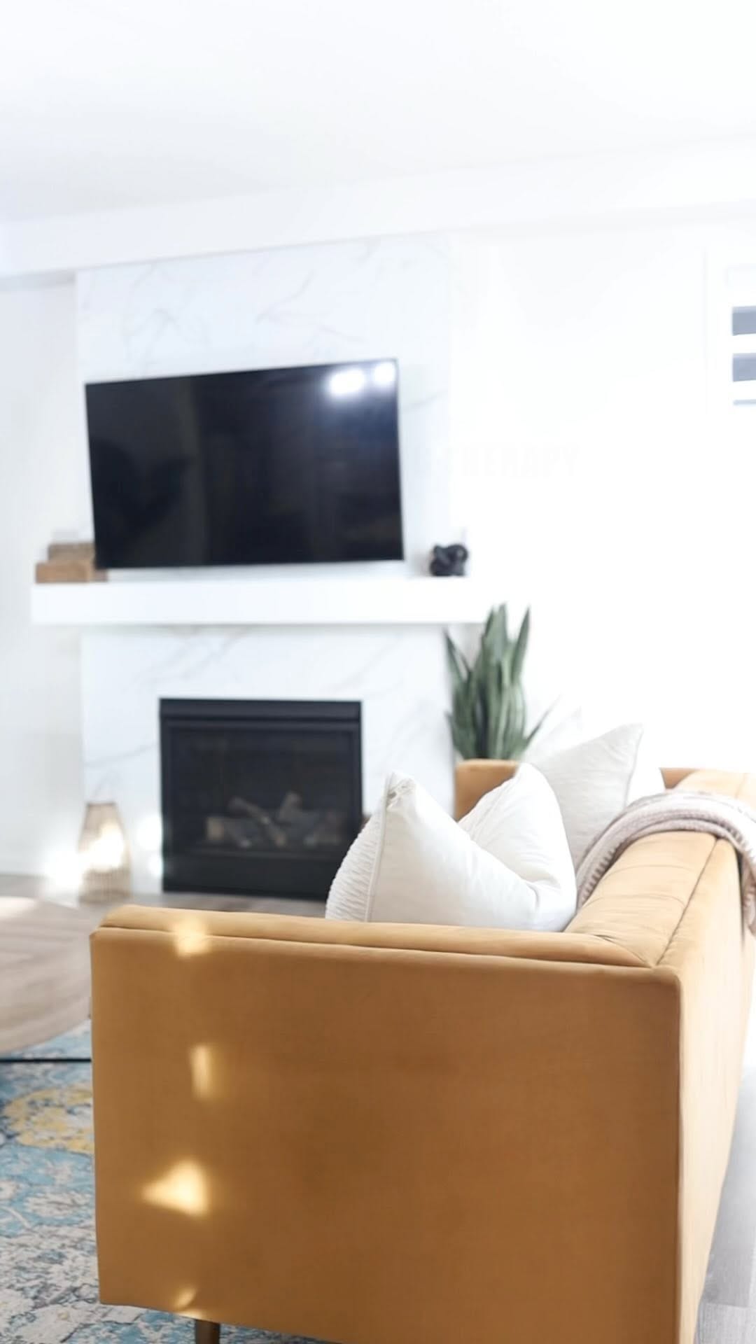 Post 8 by Lola Black on Instagram (video)