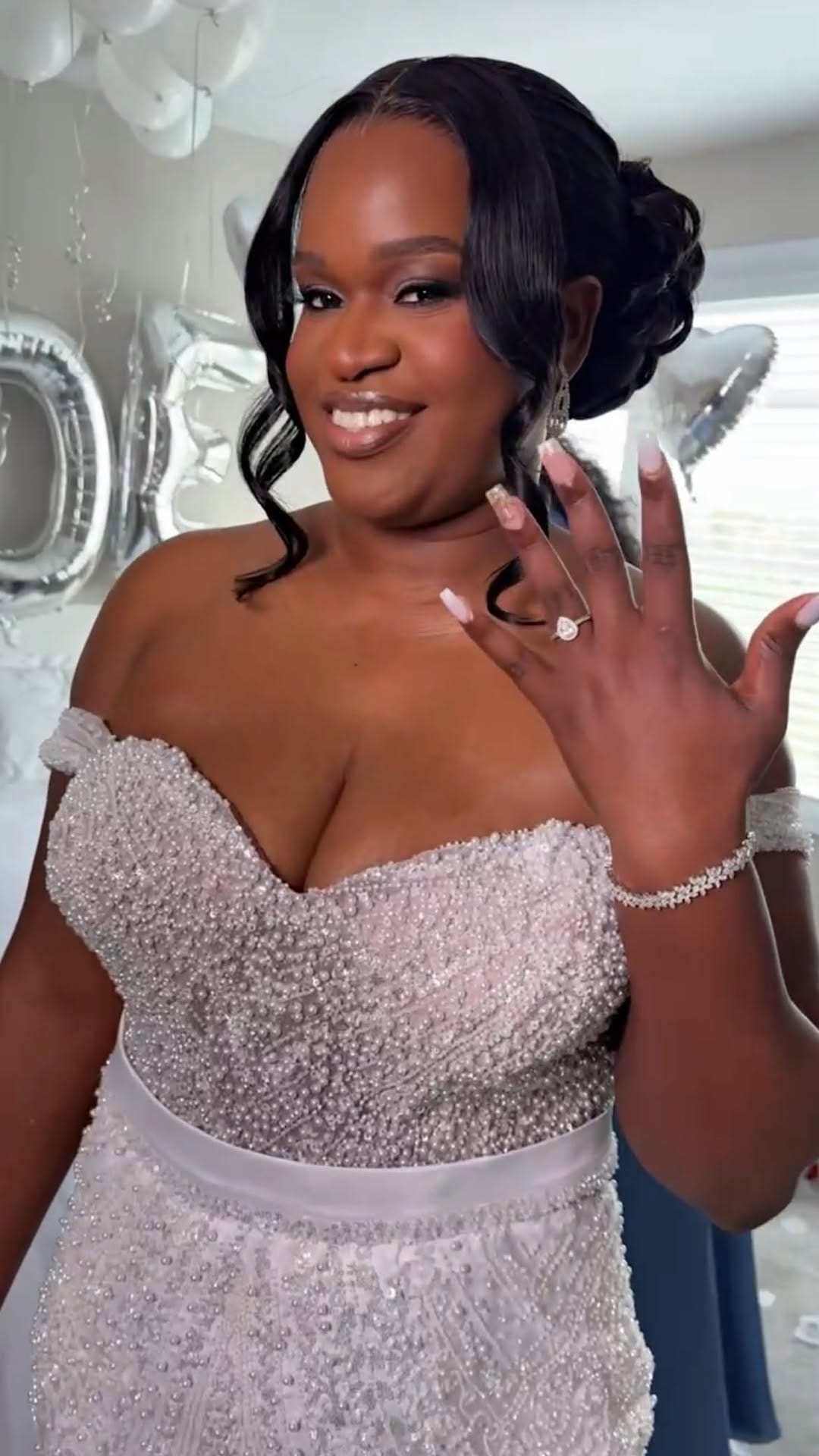 Post 6 by OTTAWA BRIDAL MAKEUP ARTIST - SD BEAUTY on Instagram (video)