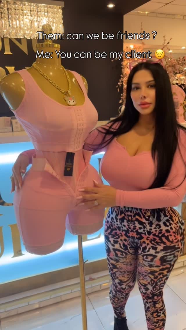 Post 4 by 𝐍𝐮𝐧𝐮 𝐂𝐮𝐫𝐯𝐞𝐬: Fajas & Post Op care on Instagram (video)