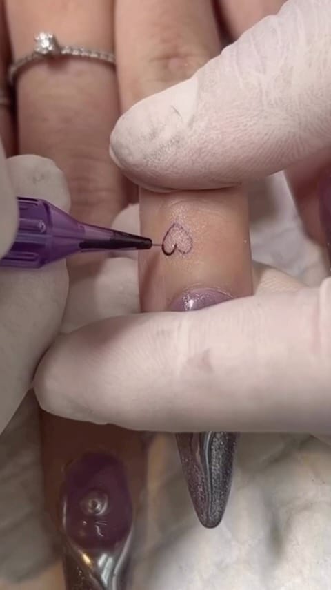 Post 4 by TORONTO MASTER ARTIST & EDUCATOR on Instagram (video)