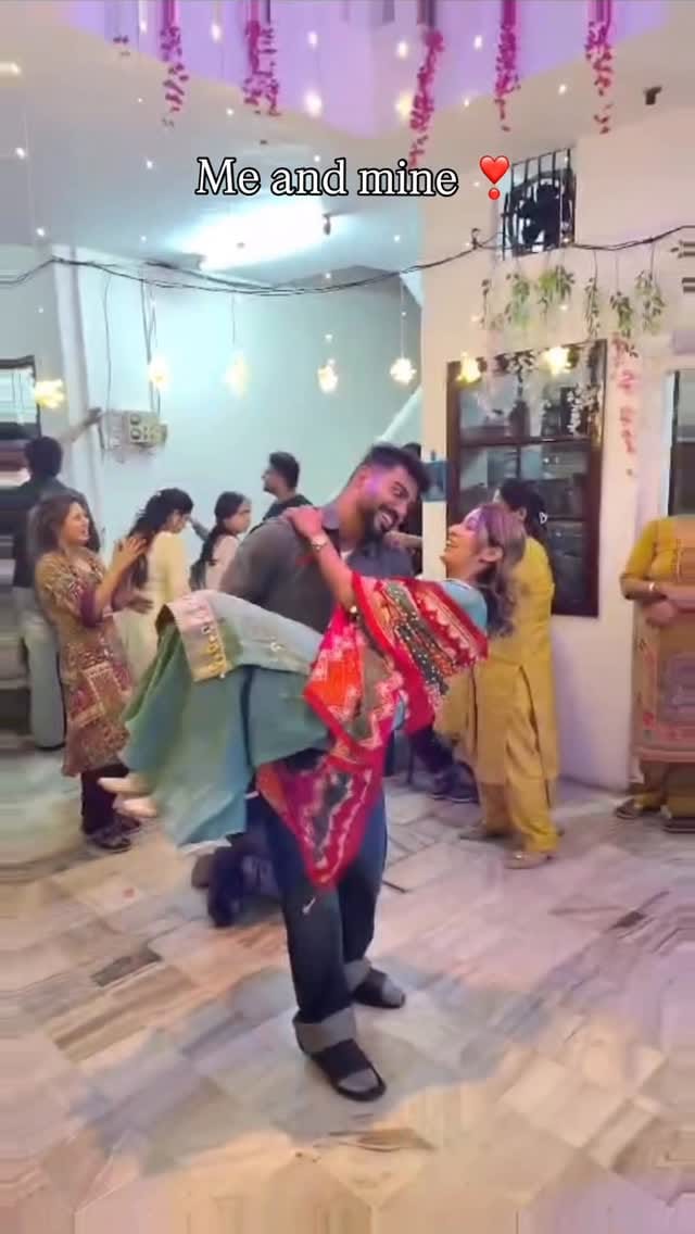 Post 8 by Aliza on Instagram (video)