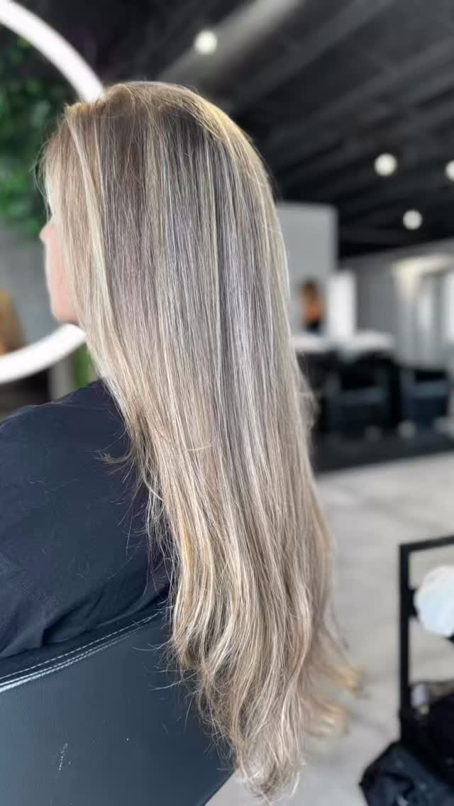Post 4 by Mela Style on Instagram (video)