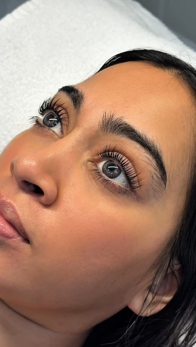 Post 1 by SAIFLASHES l Canadian Beauty Salon on Instagram (video)