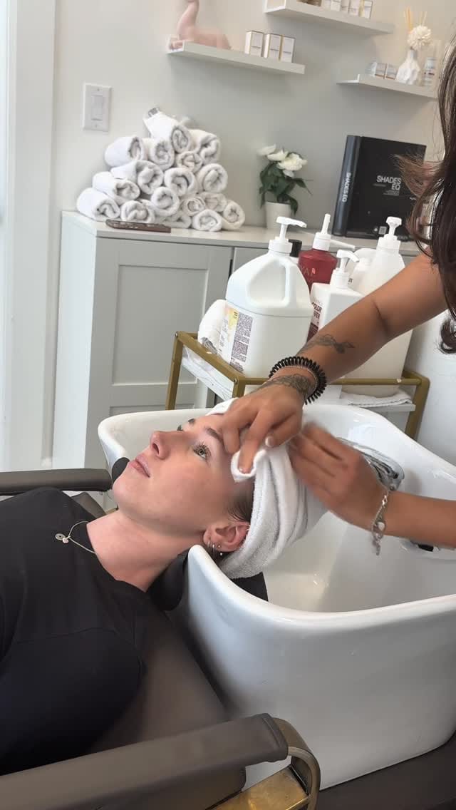 Post 9 by SAIFLASHES l Canadian Beauty Salon on Instagram (video)