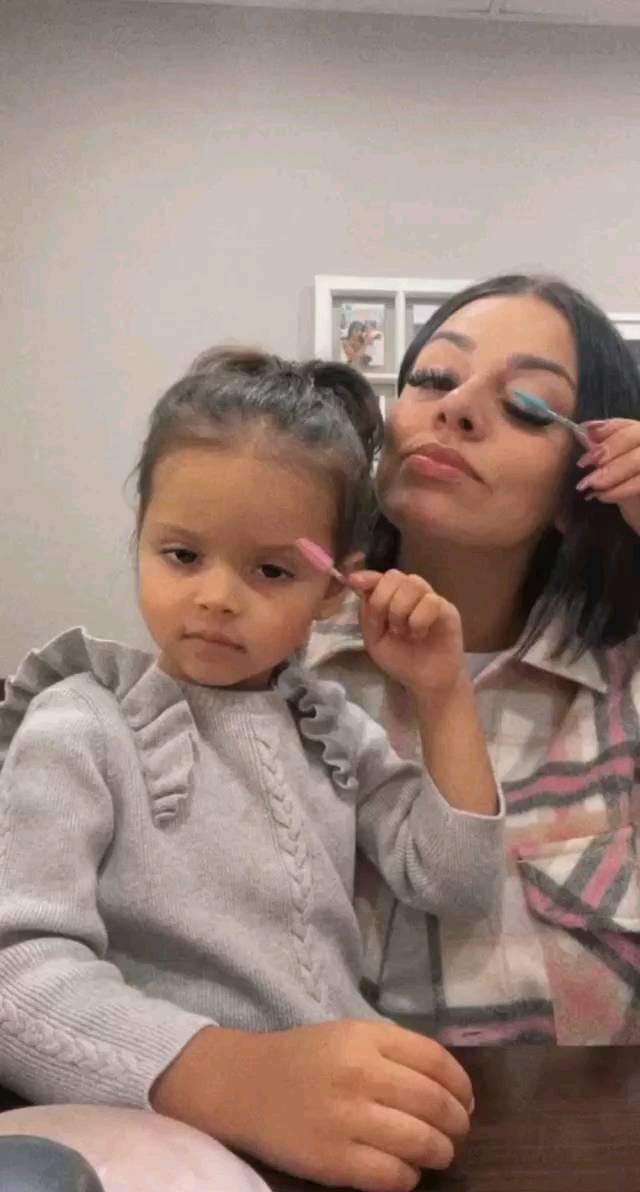 Post 8 by LASH TECHNICIAN - JL LASHES on Instagram (video)