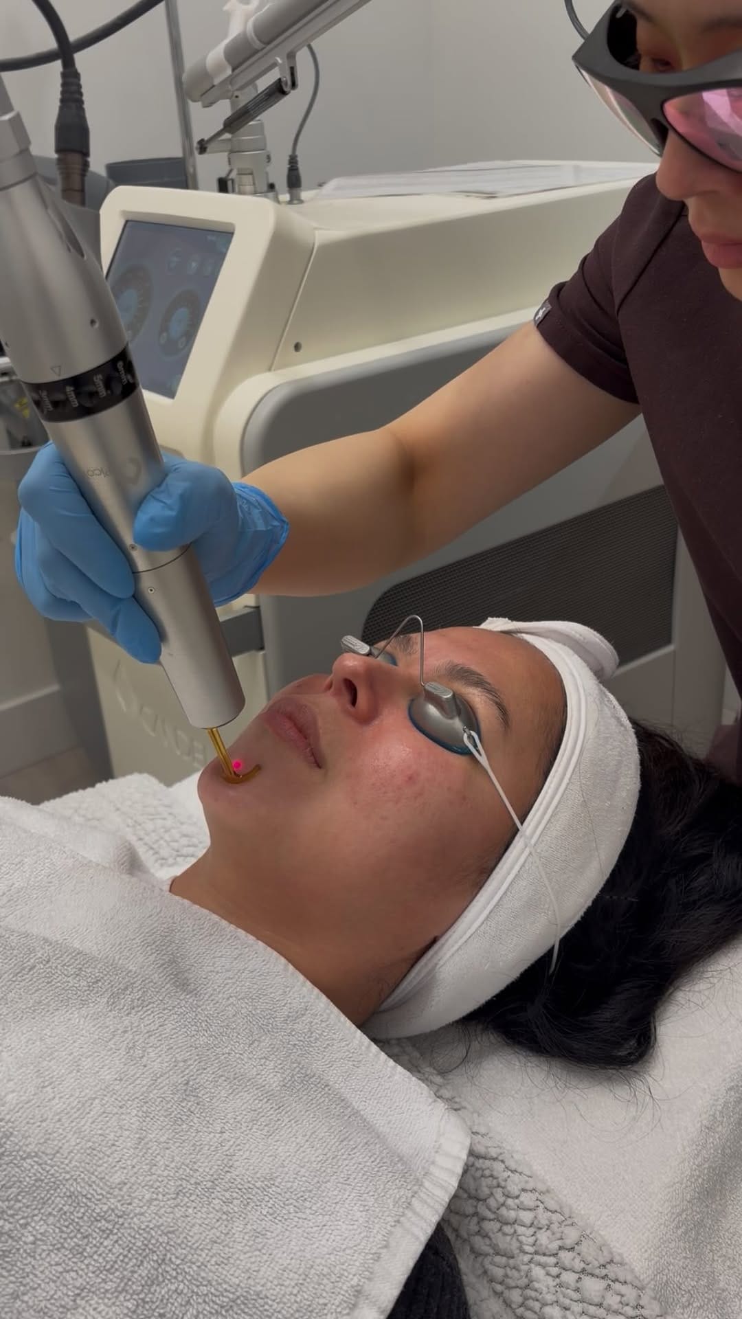 Post 1 by CüR Laser & Skin on Instagram (video)
