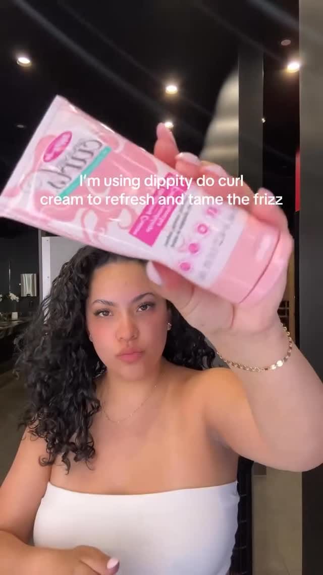 Post 2 by Dippity Do GIRLS WITH CURLS™ on Instagram (video)