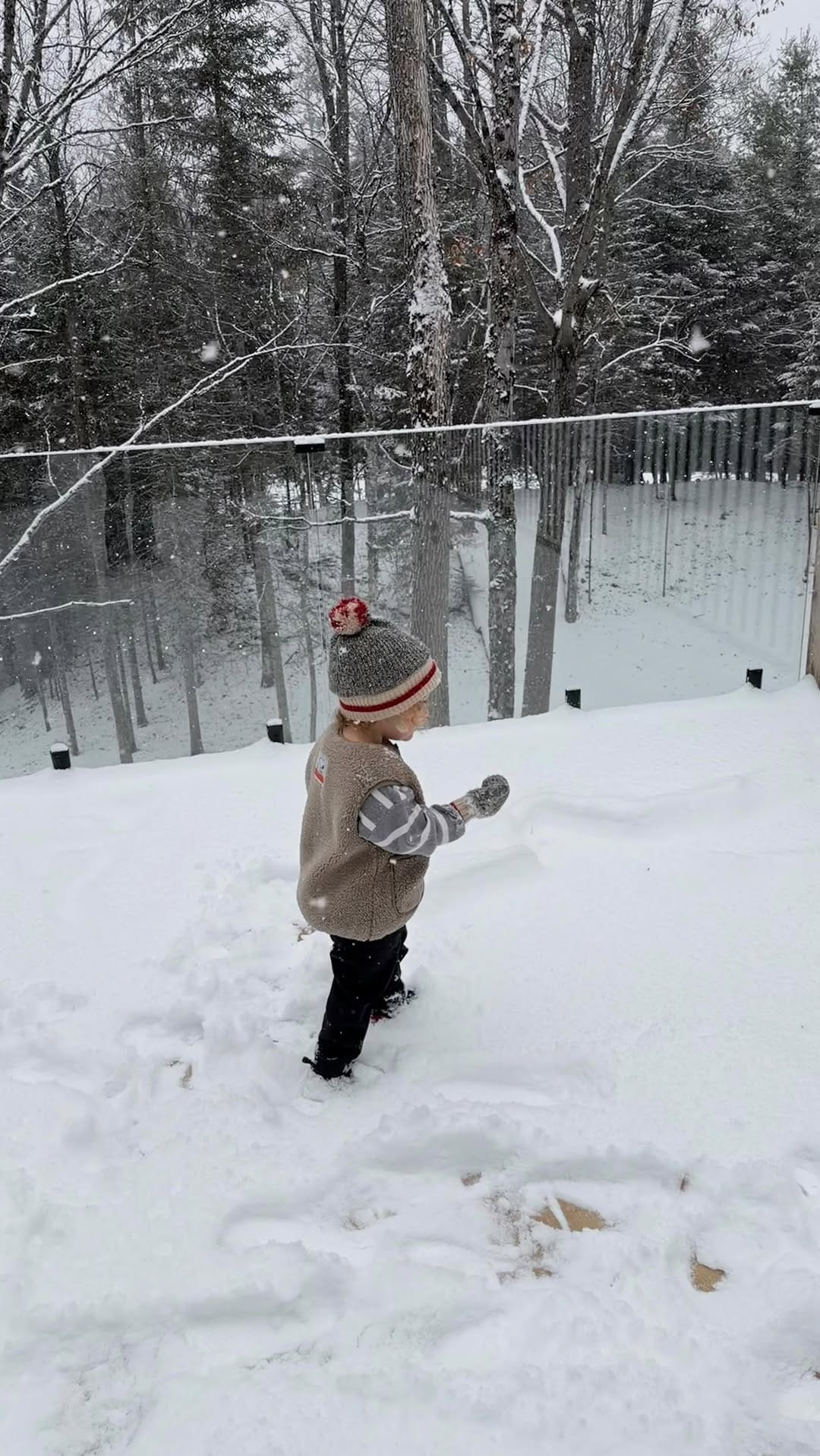Post 2 by Ardinela on Instagram (video)
