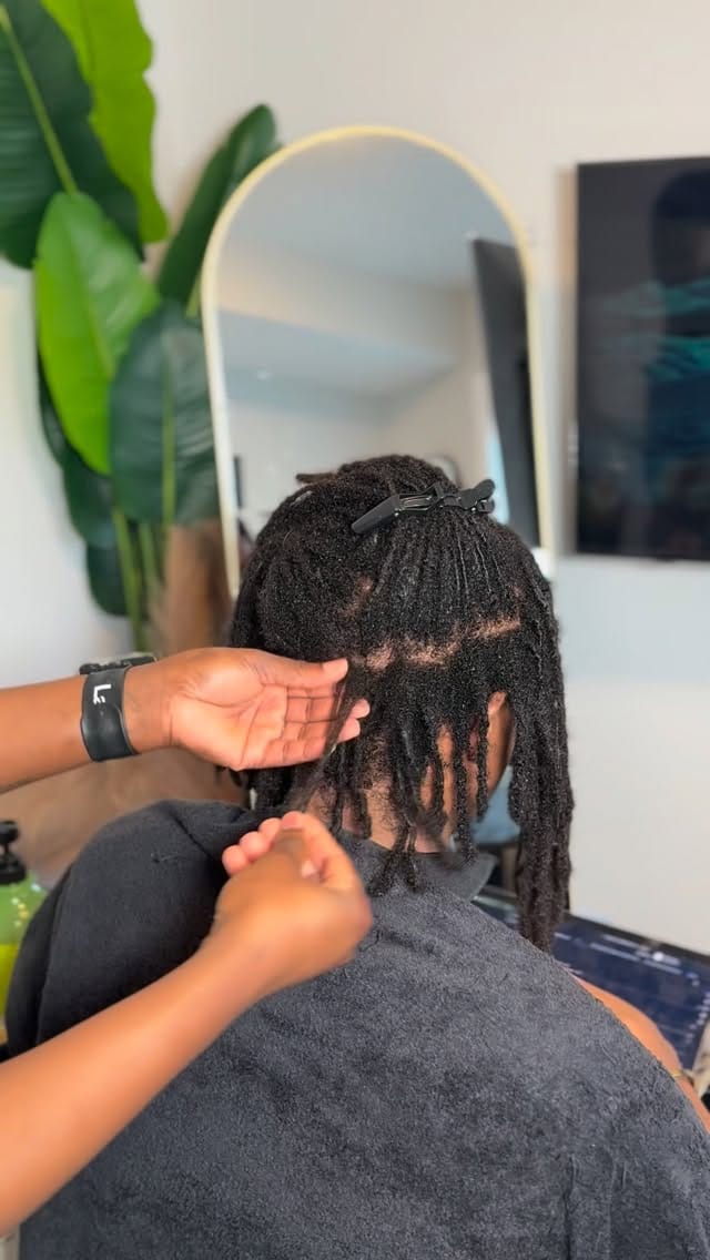 Post 4 by 𝔻ℝ𝔼𝔸𝔻𝕃𝕆ℂ𝕂𝕊 𝔾𝕌ℝ𝕌 𝕀ℕ 🇨🇦🇳🇬 on Instagram (video)