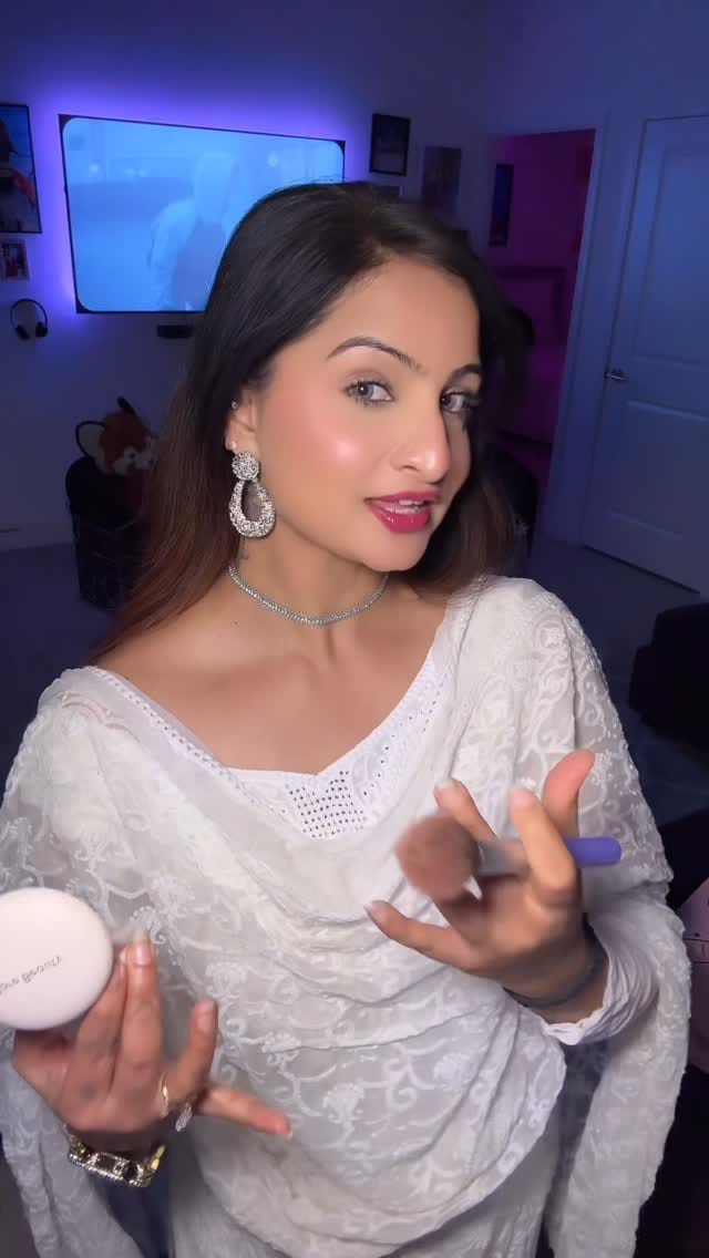 Post 4 by Kanica Rajput(Official)🦋 on Instagram (video)