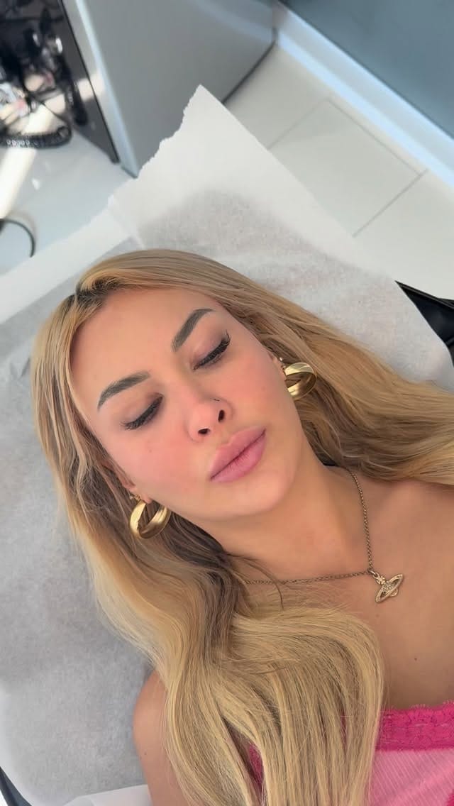 Post 4 by Beauty Bar Medical Clinics on Instagram (video)