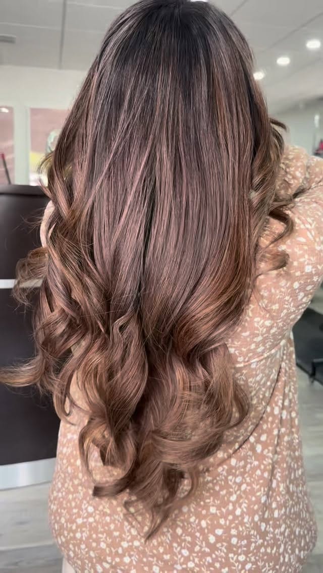 Post 4 by DANIELA’S SALON on Instagram (video)