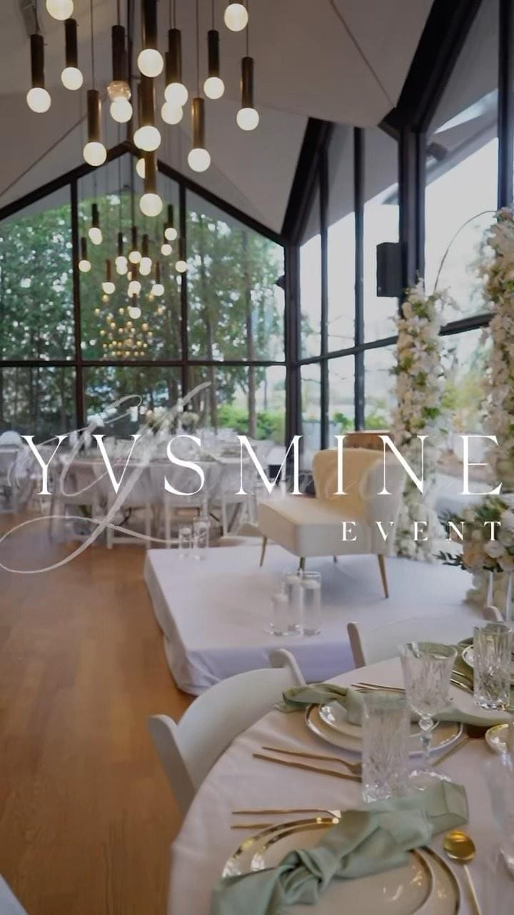 Post 10 by Montreal and Destination Photographer / Wedding planner on Instagram (video)