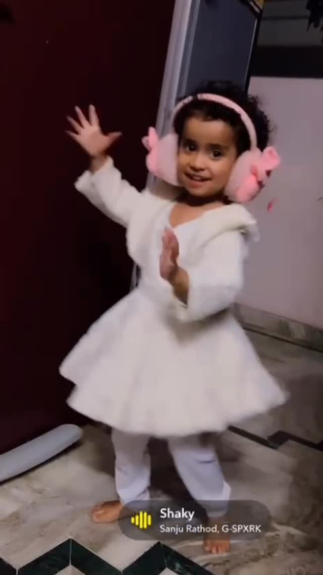 Post 8 by R I Y A   C H A U D H A R Y🖤 on Instagram (video)