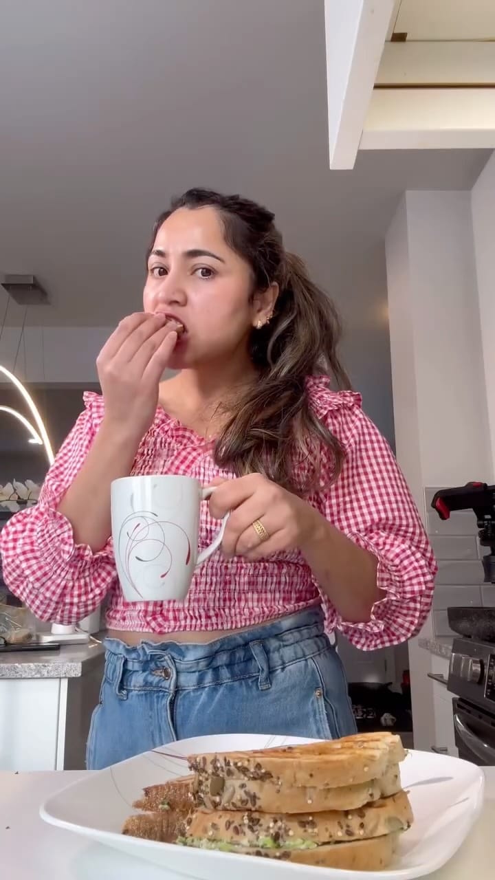 Post 6 by R R | Food & Lifestyle | Edmonton, AB on Instagram (video)