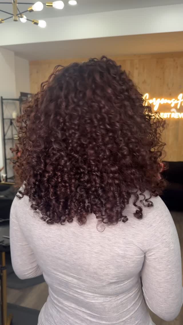 Post 6 by SALON DE COIFFURE - BARBIER - ESTHÉTIQUE ✨ on Instagram (video)