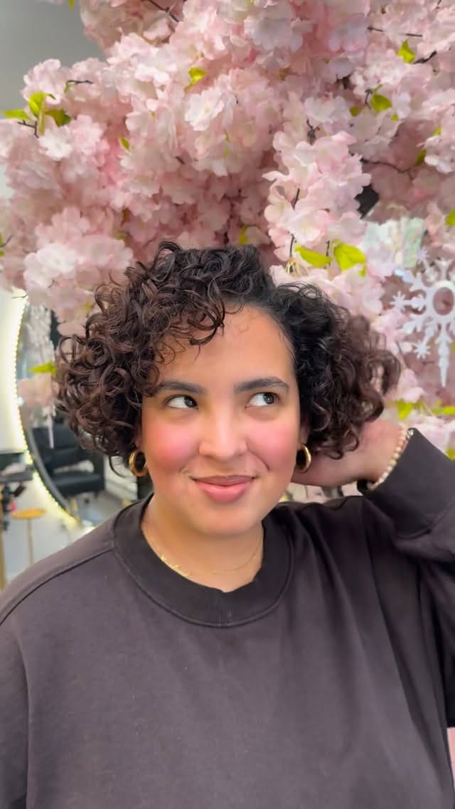 Post 7 by SALON DE COIFFURE - BARBIER - ESTHÉTIQUE ✨ on Instagram (video)