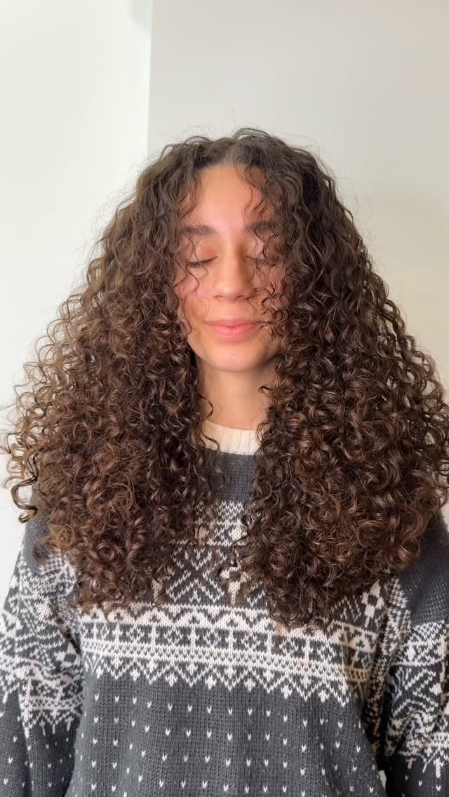Post 4 by SALON DE COIFFURE - BARBIER - ESTHÉTIQUE ✨ on Instagram (video)