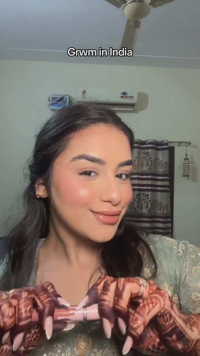 Post 10 by Nav🧡 MUAH & Henna Artist on Instagram (video)