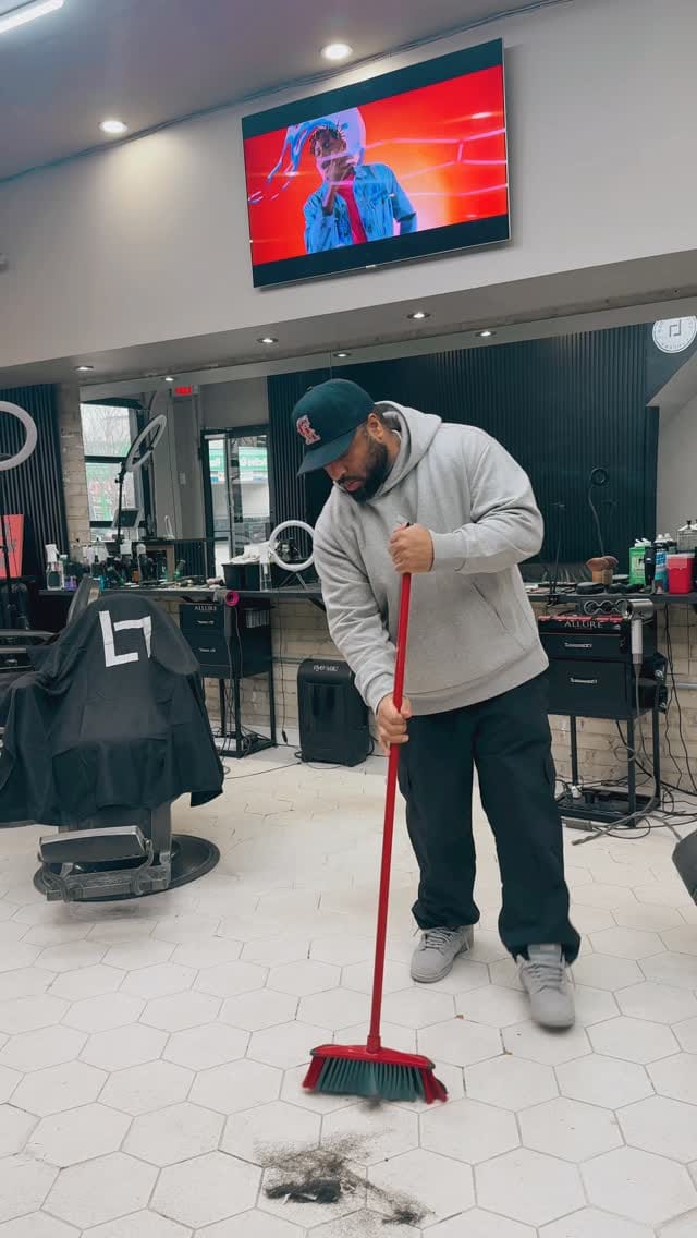 Post 1 by Toronto Barber on Instagram (video)