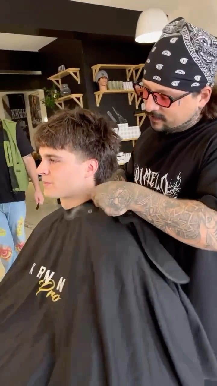 Post 8 by KRWN Pro by El Bori Barber on Instagram (video)