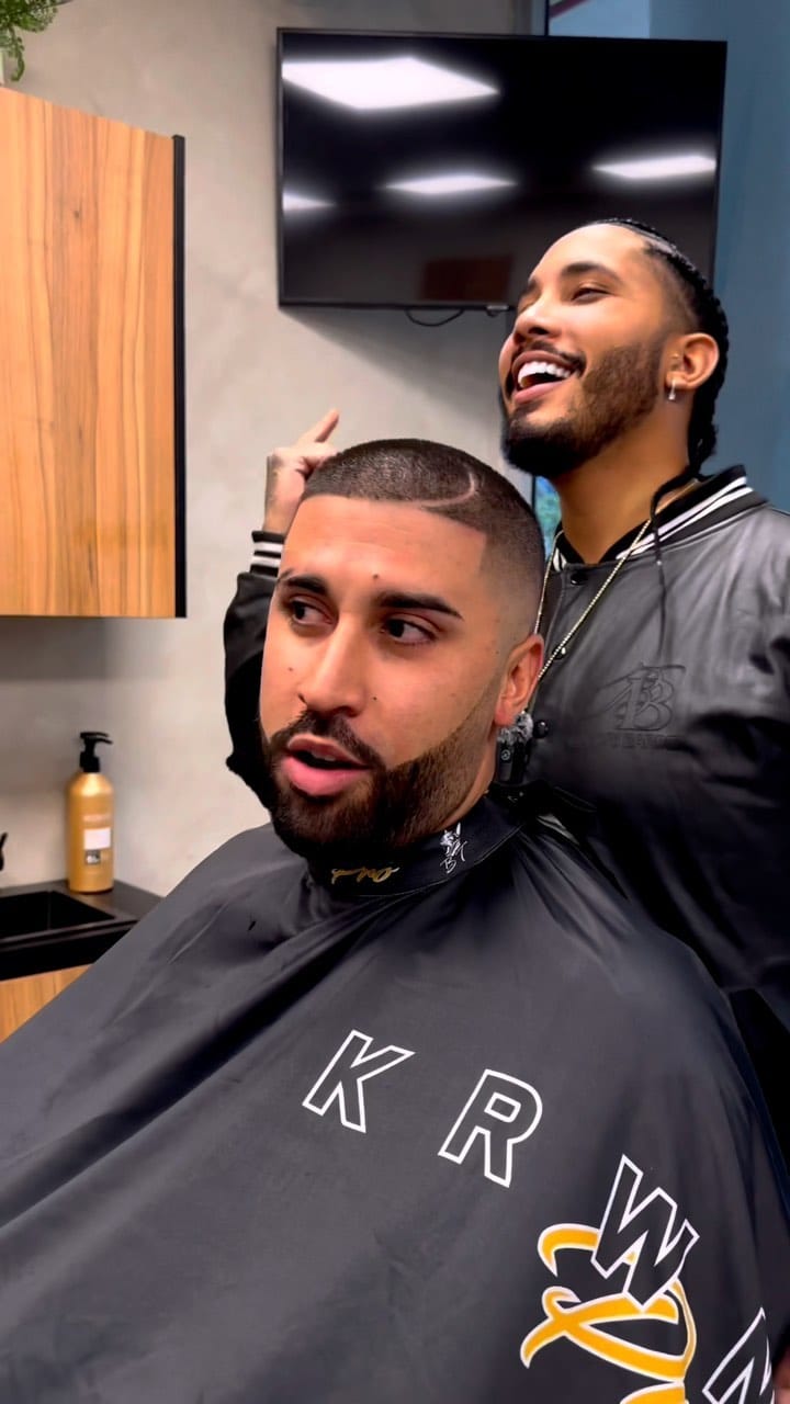 Post 4 by KRWN Pro by El Bori Barber on Instagram (video)